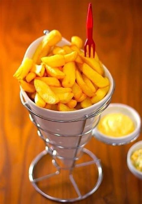 Belgian French fries "Fritten" specialty store "Pommeke" opens in front ...