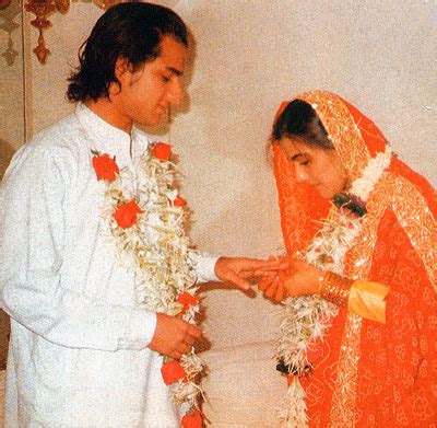 Thanksgiving Wallpapers: Saif Ali Khan & Amrita Singh wedding Photos