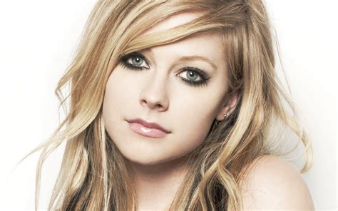 Avril Lavigne - Avril Lavigne Wallpaper (31810140) - Fanpop