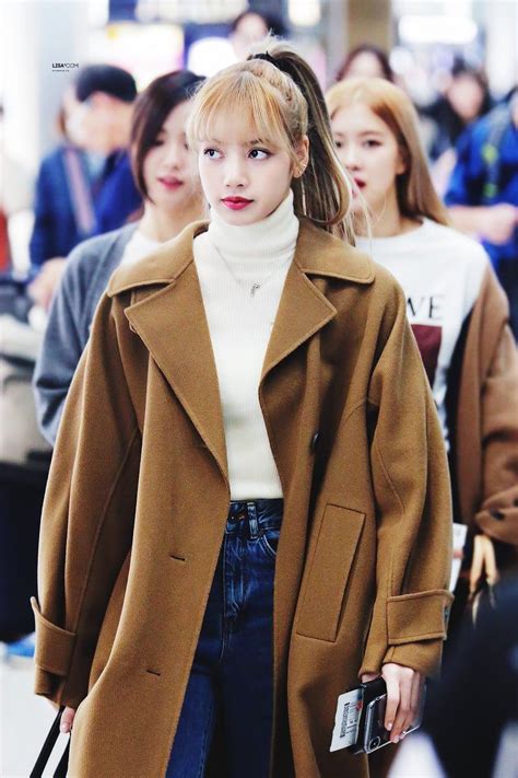 lisa pics (@lisapics_) / X | Off duty outfits, Korean airport fashion ...