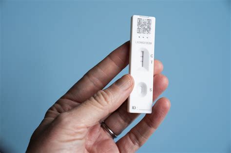 What does a positive lateral flow test look like? How to read Covid ...