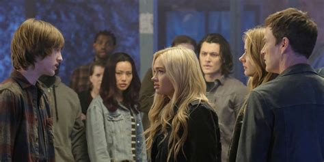 The Gifted Season 1 Finale Builds Toward War, Teases Showrunner