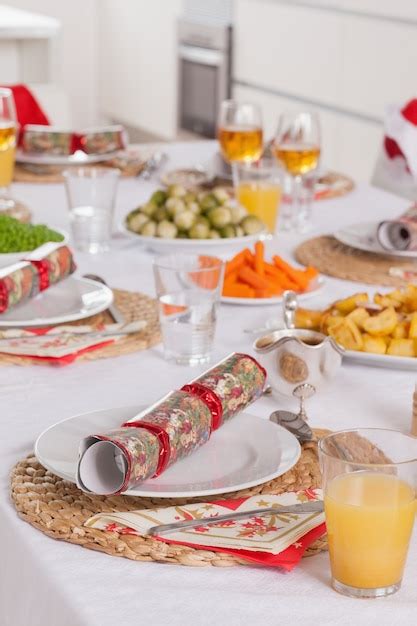 Premium Photo | Christmas dinner table