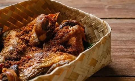 Resep Cara Membuat Ayam Goreng Kalasan & Sambal Terasi yang Gurih | PojokNulis