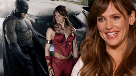 Batman vs Elektra: Jennifer Garner Reveals Who'd Win In A Fight - YouTube