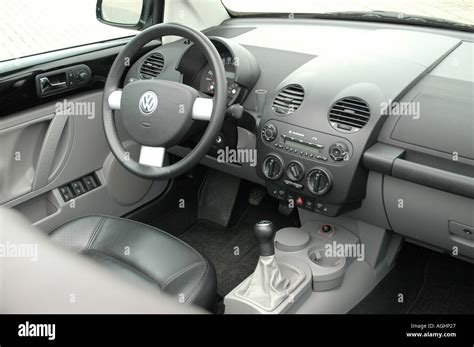 Innenraum des neuen VW Beetle Cabrio Stockfotografie - Alamy