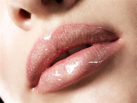The Best Lip Gloss Tips and Tricks