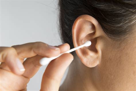 The Dangers of Using Q-Tips for Earwax