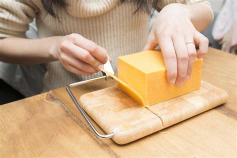 Best Cheese Slicer Reviews 2019: Top 5+ Recommended