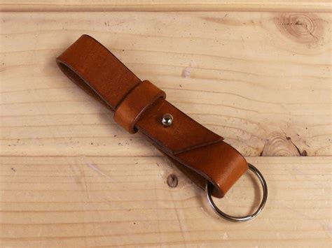 Leathercraft for beginners: Make small leather items