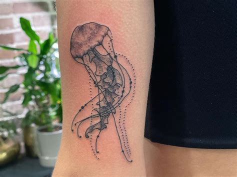 Discover 72+ jellyfish tattoo designs super hot - in.cdgdbentre