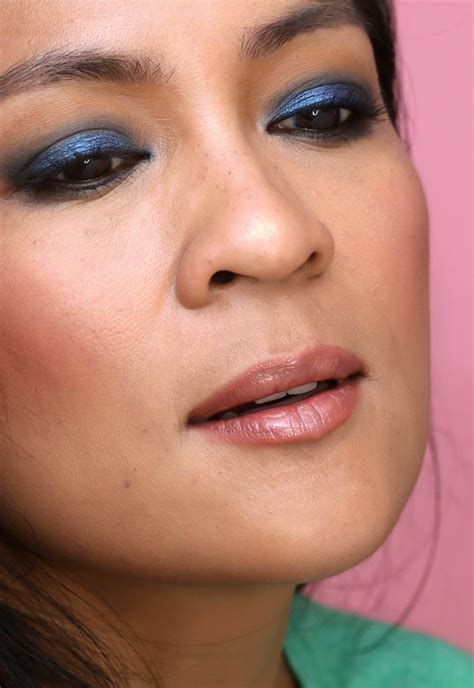 Spring Makeup Ideas: Blue Eye Makeup With a Green Top - Makeup and Beauty Blog