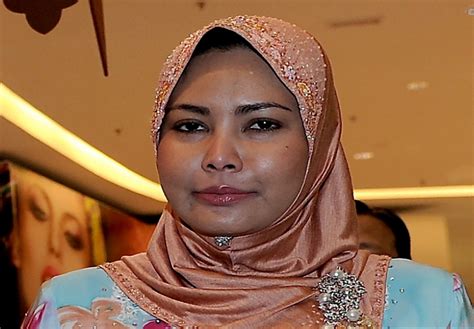 Sultanah Nur Zahirah loses suit against Rewcastle-Brown, two others