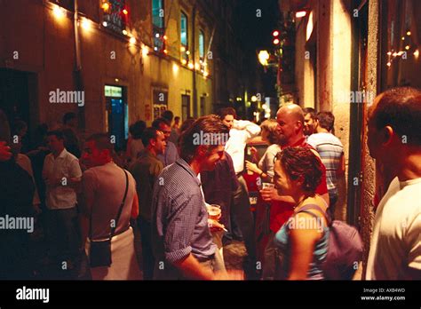 Nachtleben im Barrio Alto, Lissabon-Portugal Stockfoto, Bild: 9593500 - Alamy