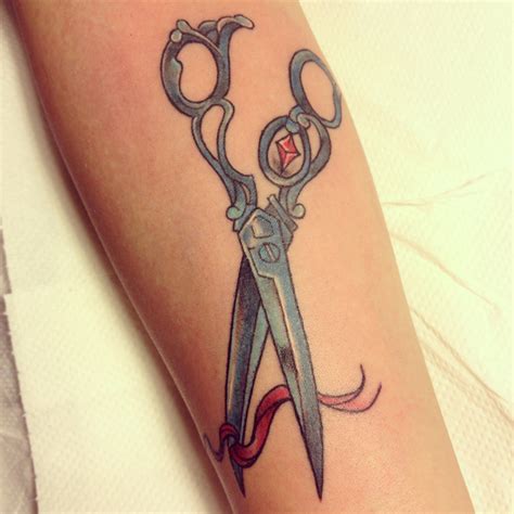 Like these scissors. No ribbon New Tattoos, I Tattoo, Scissors Tattoo, Hairstylist Tattoos ...