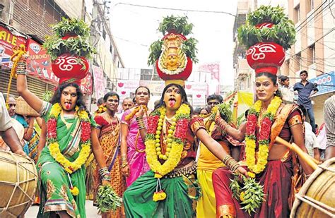 Monsoon Ragas : 4 Hyderabad’s Very Own Monsoon Festival : Bonalu Religion World