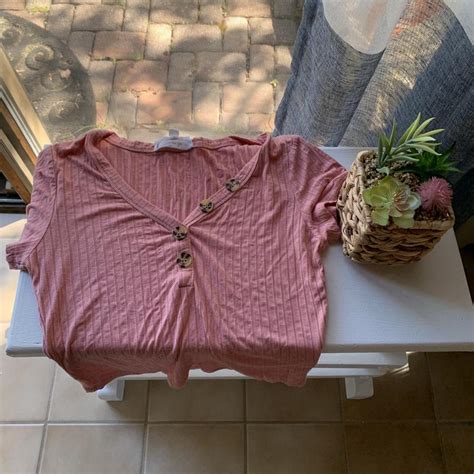 cute pink button up top! 🧚🏻💗 ~ size medium ~... - Depop