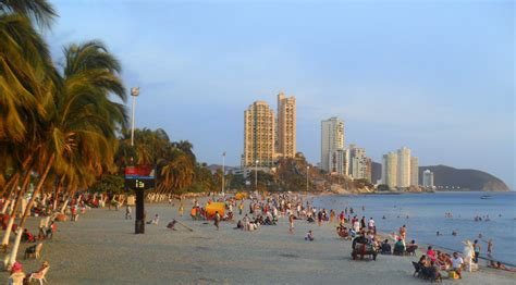 File:El Rodadero, Santa Marta, Colombia.jpg - Wikimedia Commons