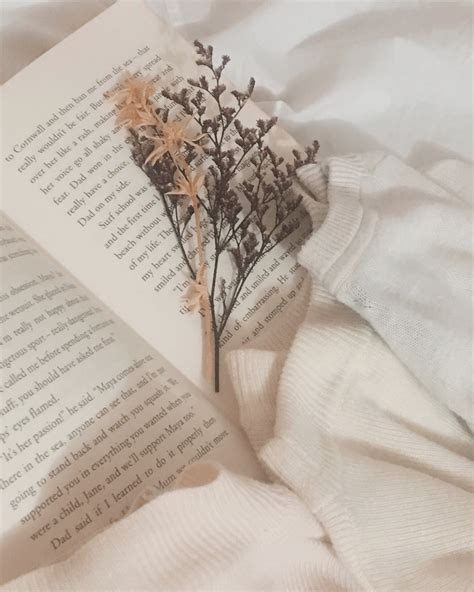 book beige flower aesthetic | Cute tumblr wallpaper, Flower aesthetic, Iphone wallpaper tumblr ...