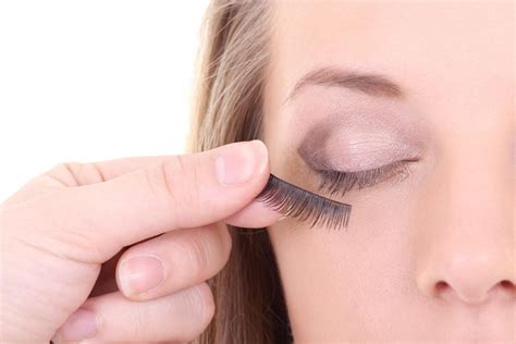 How to Apply False Lashes for Extra Oomph Any Time - More | Eyelashes falling out, Eyelashes ...