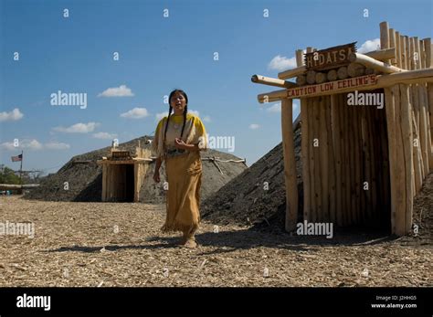 Women of the Mandan, Hidatsa and Arikara built permanent earthen Stock Photo, Royalty Free Image ...