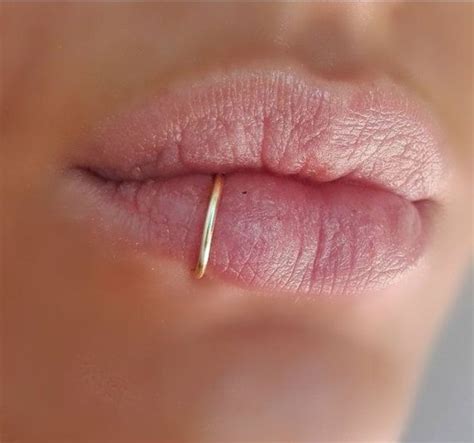 Pin von Jackline_Schuett auf Piercings | Piercings, Lippenpiercing, Gesichtspiercings