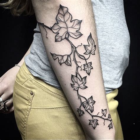 Ivy tattoo by Miss Sita At Oneonine Tattoo Barcelona Botanical tattoo | Ivy tattoo, Botanical ...