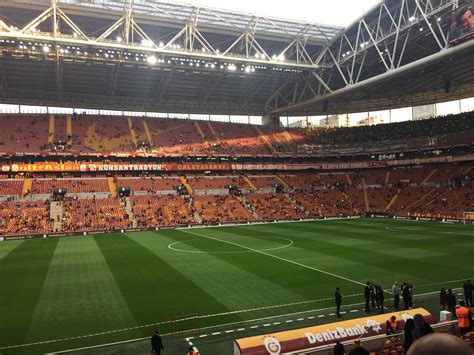 Stadium starting to fill up : r/galatasaray