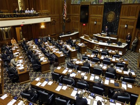 Opponents to abortion bill in Indiana Senate testify Wednesday – WOWO News/Talk 92.3 FM, 1190 AM ...