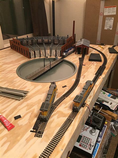 Gallery Pictures Walthers Motorized 130' Turntable Assembled - 19-1/8 ...