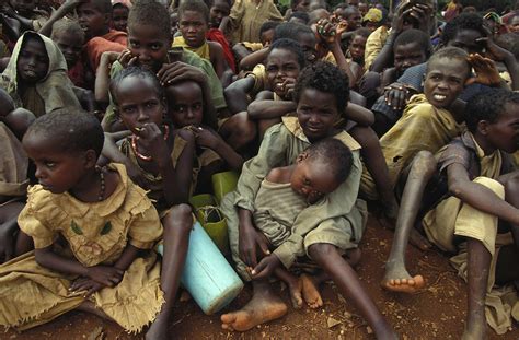 Alfred Yaghobzadeh Photography | The 1992 Somalia famine