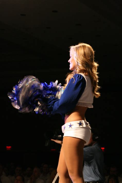 File:Dallas Cowboy Cheerleader 2.jpg - Wikimedia Commons