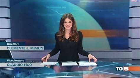 Gorgeous News Presenter Accidentally Flashes her Undies Behind a Glass Desk - PubShares