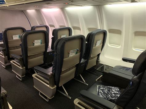 Review: United Airlines 757-300 First Class Honolulu To Los Angeles ...