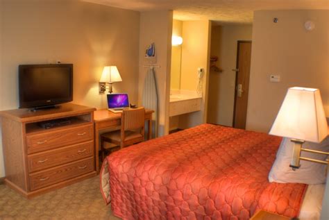 Room - Shenandoah Inn and Suites