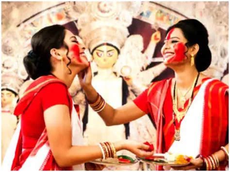 Durga Puja Sindoor Khela 2021 Why Is The Ceremony Of Vermilion Played ...