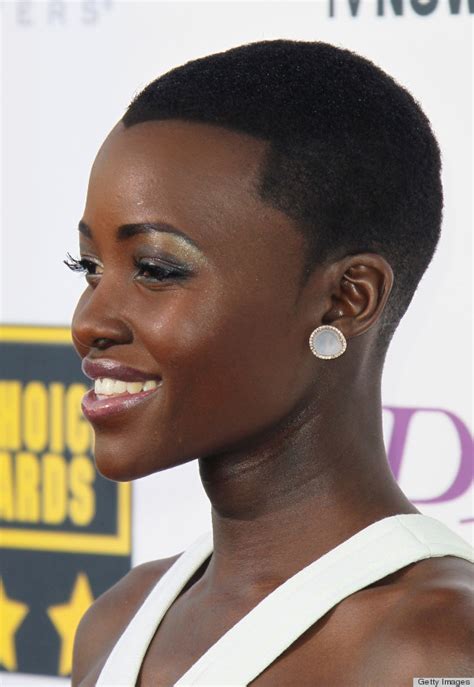 Lupita Nyong'o Fakes A Widow's Peak At The Critics' Choice Awards (PHOTOS) | HuffPost Life