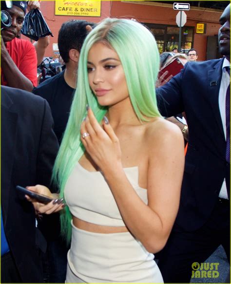 Kylie Jenner Shows Off New Green Hair, Mom Kris Speaks Out About Her ...