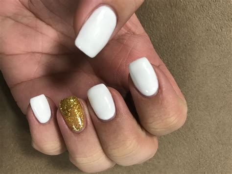 White And Gold Nails / 35 Elegant and Amazing White and Gold Nail Art Designs | Styletic
