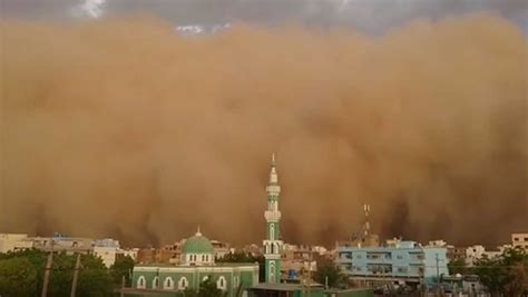 See this massive dust storm prepare to swallow Khartoum