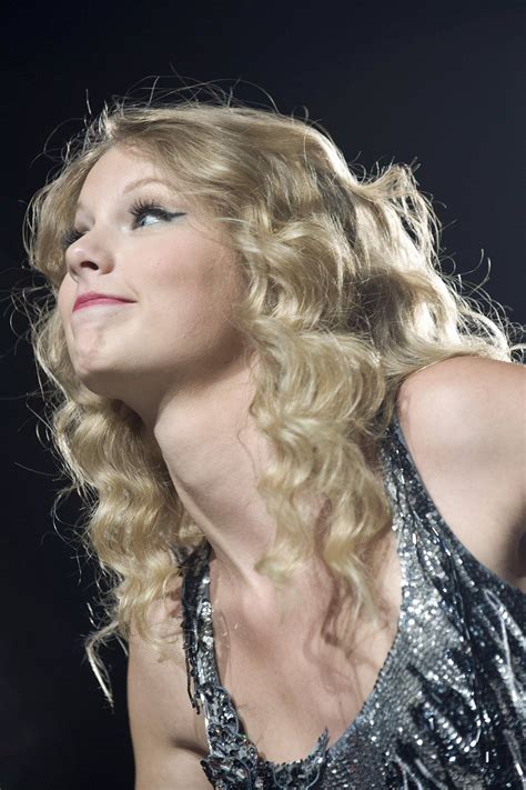 Taylor Swift Fearless Tour, 2009 | Selebritas, Kecantikan, Gambar