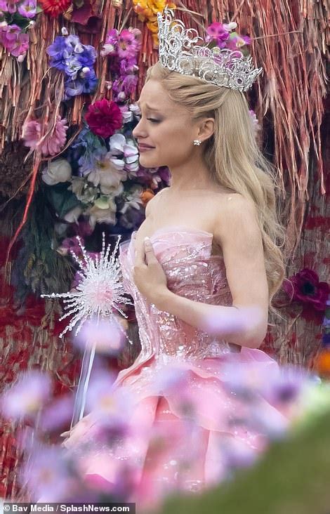 Ariana Grande transforms into Glinda The Good Witch while filming ...