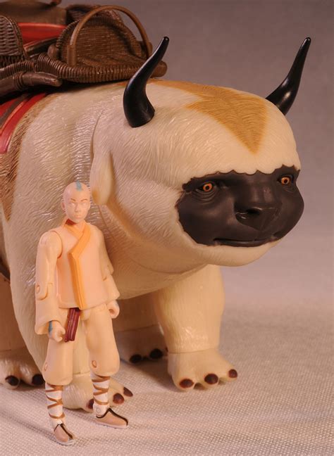 Review and photos of Spinmaster Last Airbender Aang, Appa action figure