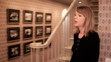 Taylor Swift's House Tour Reveals 19 Incredibly Cool Things She Keeps In Her Home