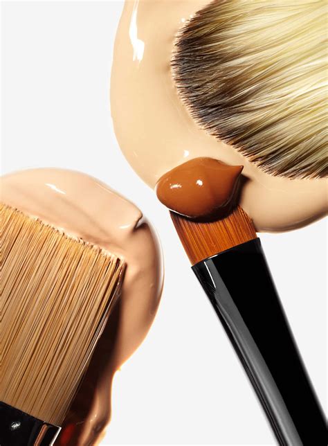 Foundation Brush Vs Sponge for Application: Which One Is Better? | Ntrl LookNtrl Look