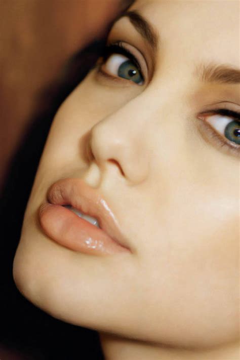 Sexy lips Angelina Jolie iPhone Wallpaper