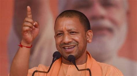 Yogi Adityanath visits AMU to review current Covid-19 situation - DNP INDIA