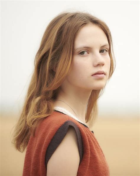 Isla Johnston - Wiki/Bio, Age, Net Worth, Career, Height, Photos, Parents, Stranger Things ...