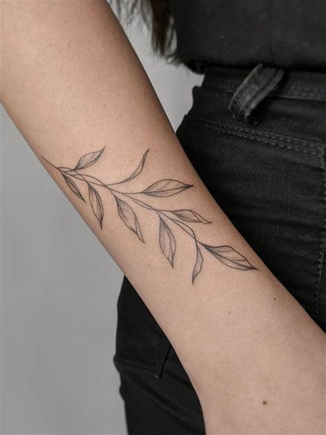 30 Minimalist Leaf Tattoos Ideas for Women that Celebrate the Fall ...