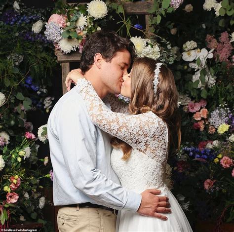 Bindi Irwin shares first wedding photo amid coronavirus pandemic ...